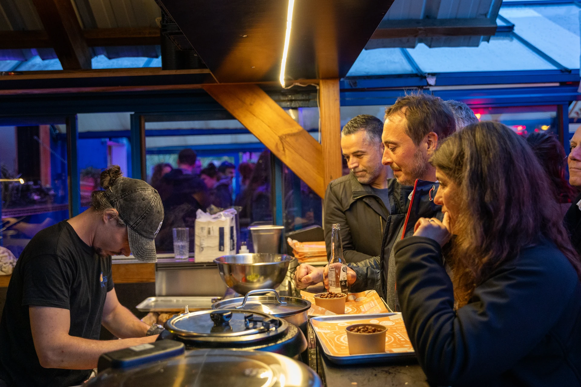 Comptoir tacos en service au Rooftop 105