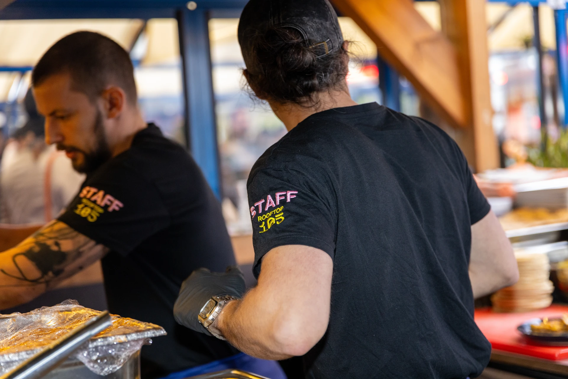 Équipe staff Rooftop 105 en cuisine